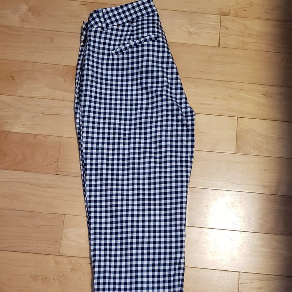 Checkered Cropped Pants - Picture 2 of 4